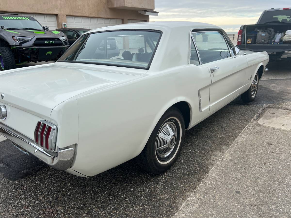 Ford-Mustang-1965-white-120057-10