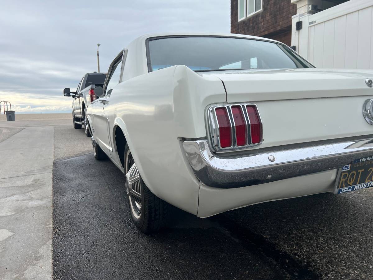 Ford-Mustang-1965-white-120057-7