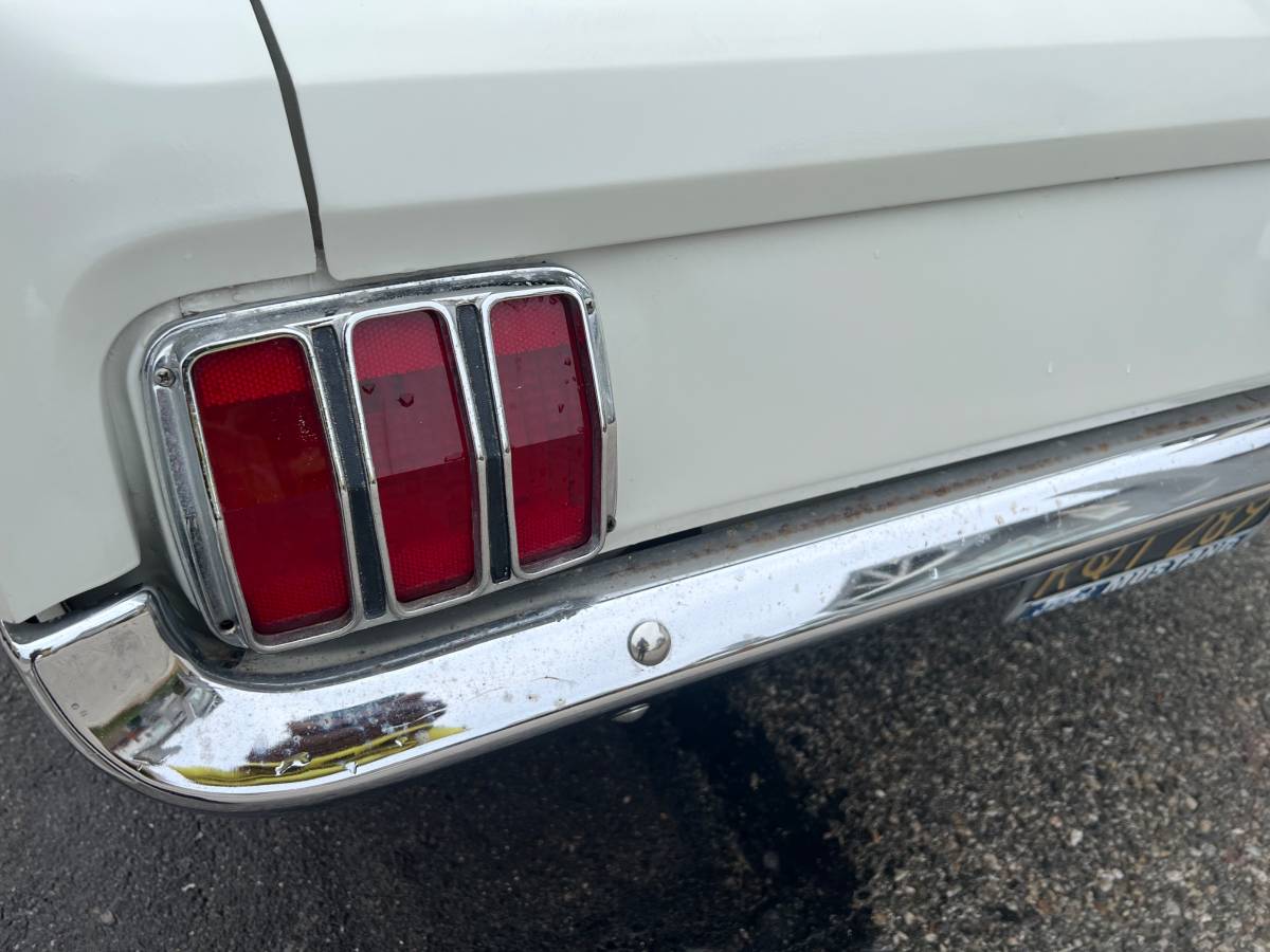 Ford-Mustang-1965-white-120057-8