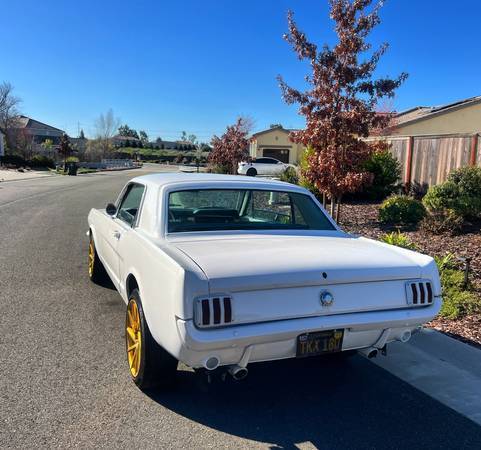 Ford-Mustang-1966-1986-4