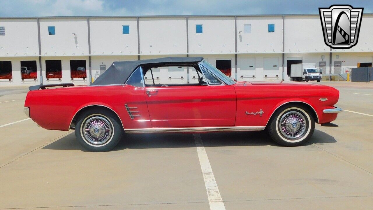 Ford-Mustang-1966-Red-Black-124529-2