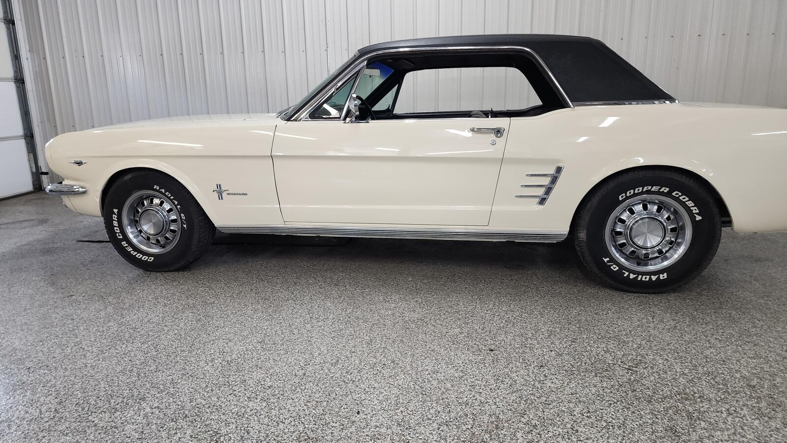 Ford-Mustang-1966-White-Black-98392-27