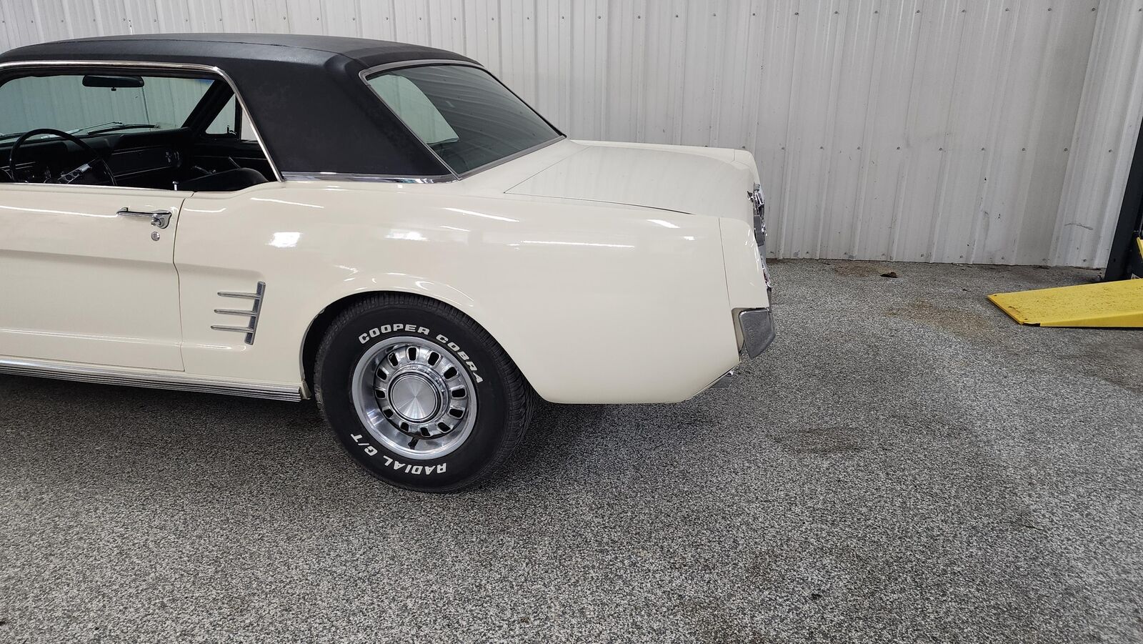 Ford-Mustang-1966-White-Black-98392-28