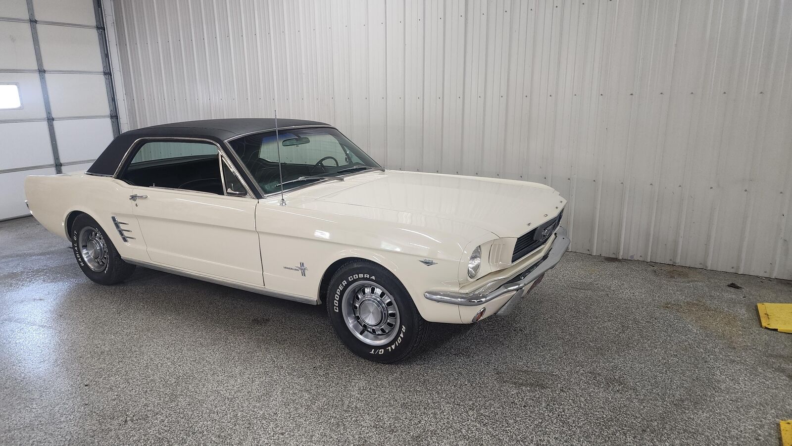 Ford-Mustang-1966-White-Black-98392-6