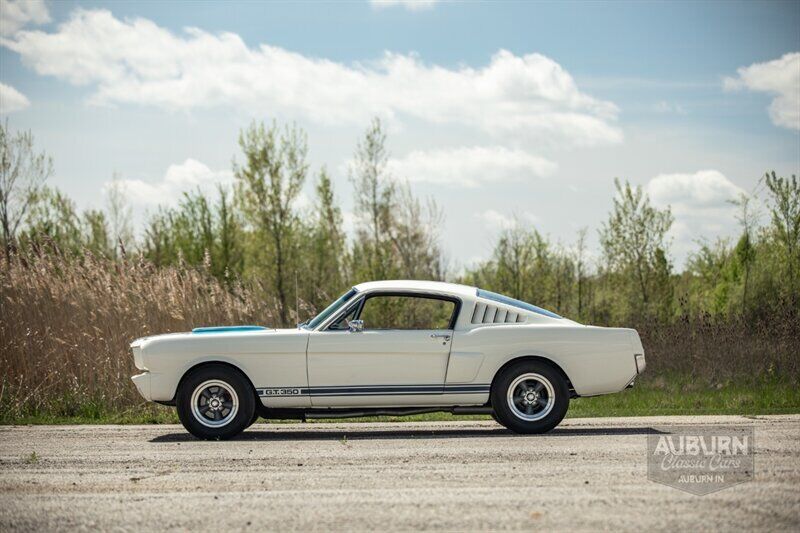 Ford-Mustang-1966-White-Blue-0-1