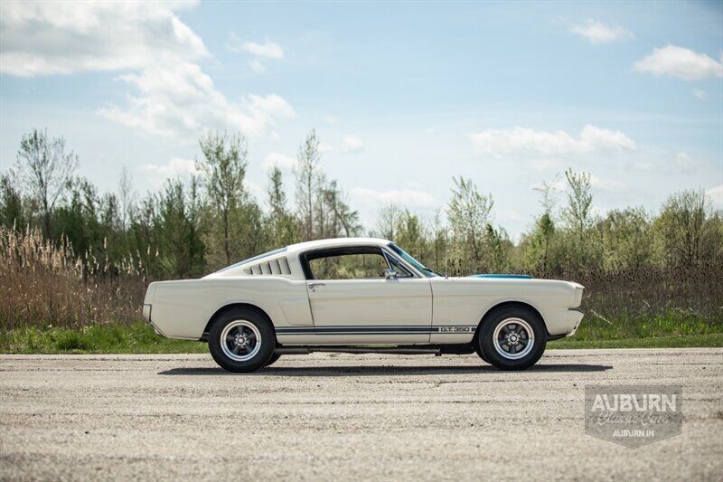 Ford-Mustang-1966-White-Blue-0-5