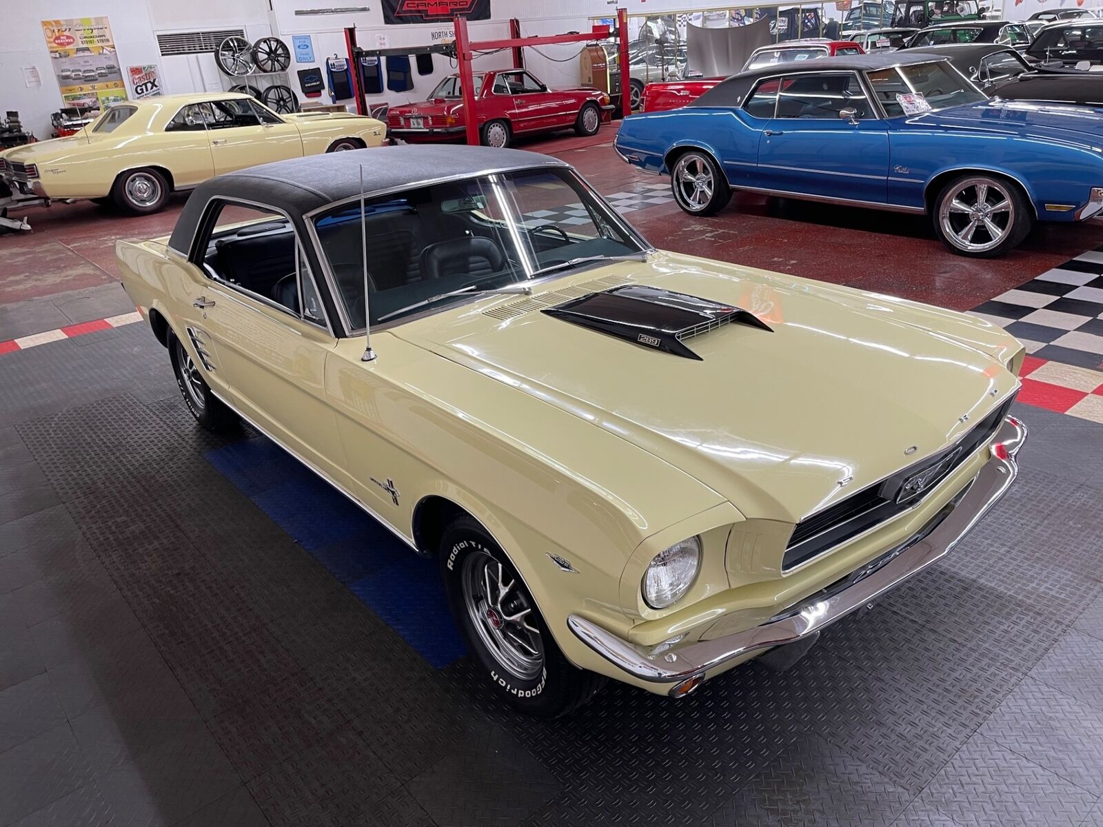 Ford-Mustang-1966-Yellow-Black-121707-21