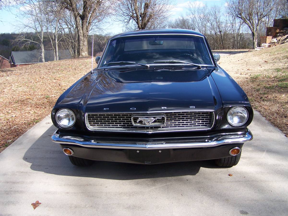 Ford-Mustang-1966-black-110840-2