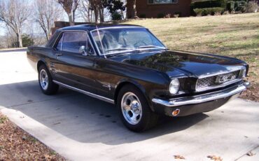 Ford-Mustang-1966-black-110840-3