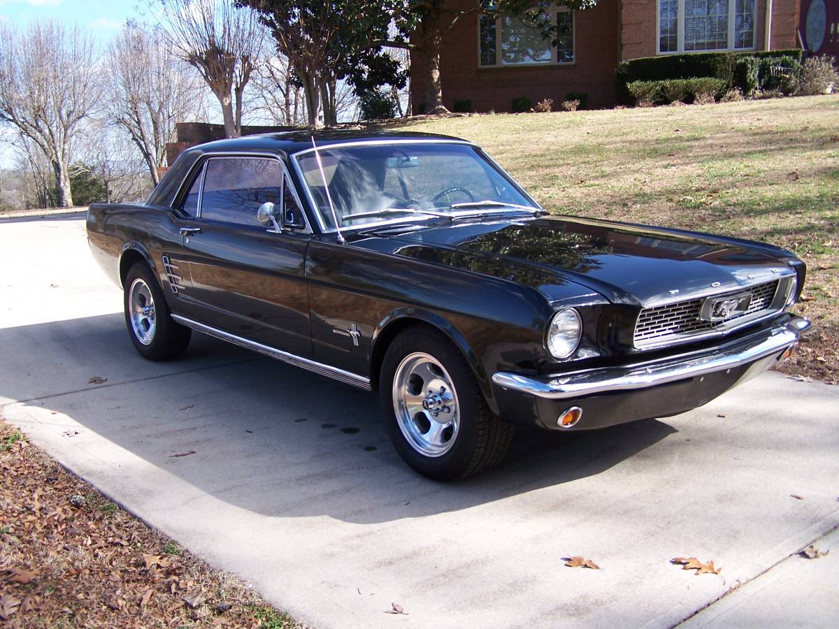 Ford-Mustang-1966-black-110840-3