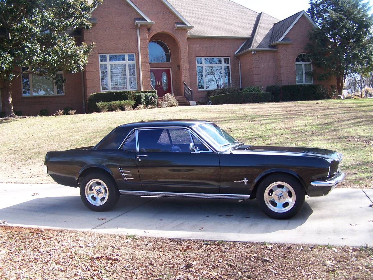 Ford-Mustang-1966-black-110840-4