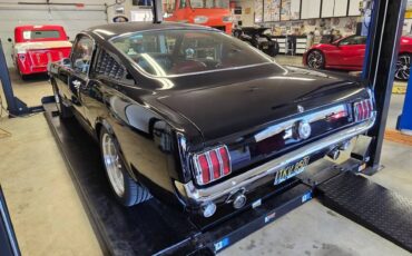 Ford-Mustang-1966-black-17881-3