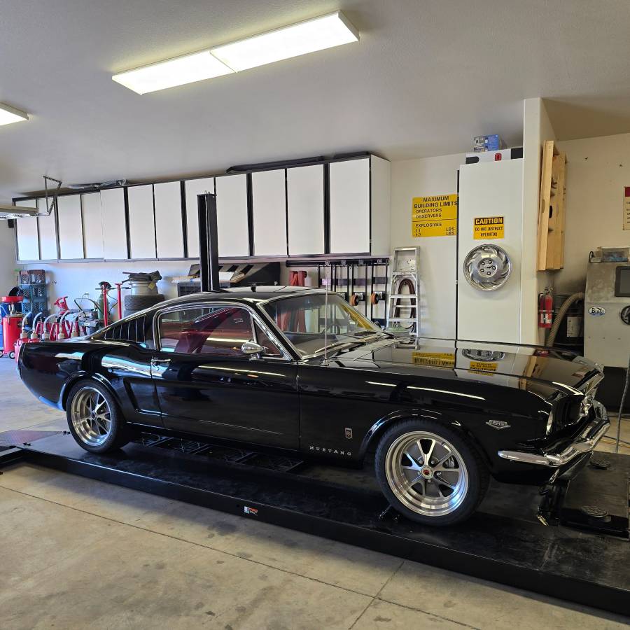 Ford-Mustang-1966-black-17881