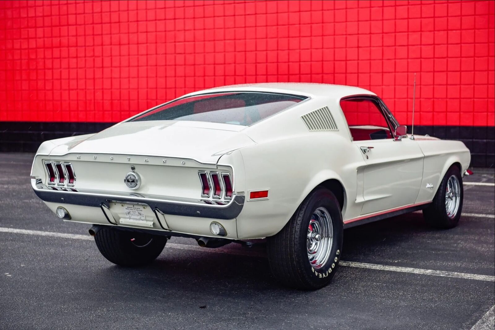 Ford-Mustang-1968-White-Black-38624-3