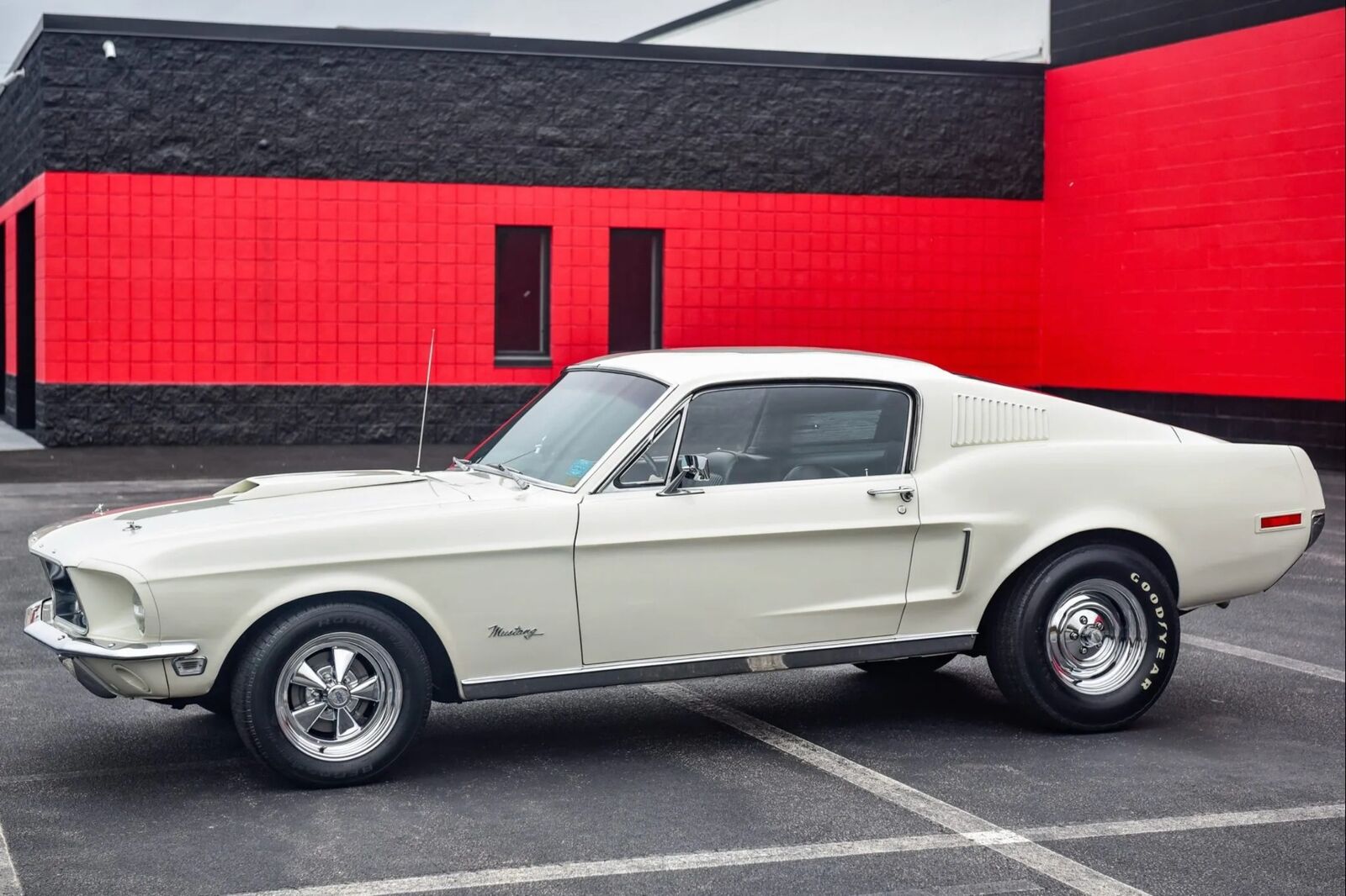 Ford-Mustang-1968-White-Black-38624-5