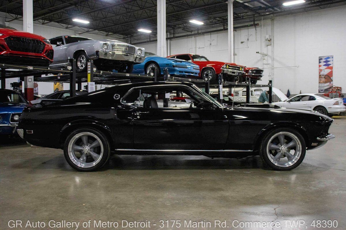 Ford-Mustang-1969-Black-Black-92909-7