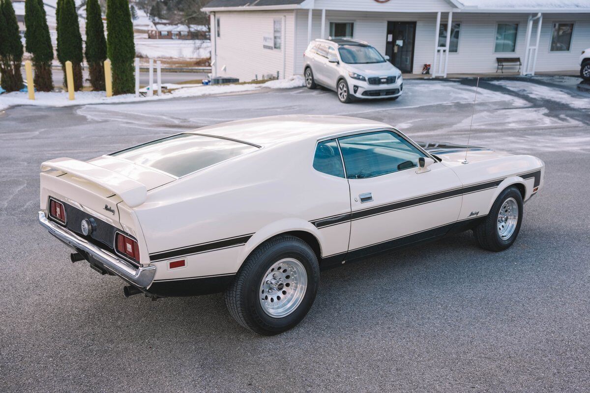 Ford-Mustang-1972-White-Black-50260-10