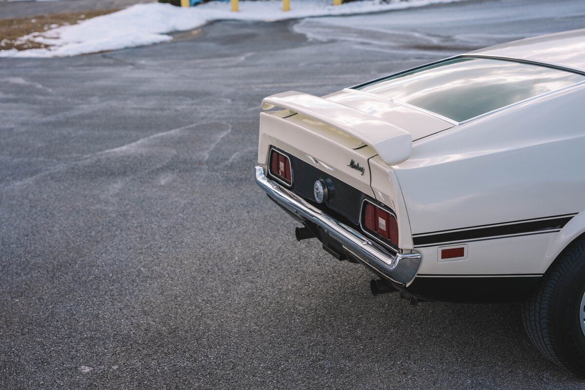 Ford-Mustang-1972-White-Black-50260-11