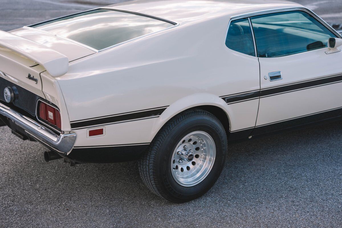 Ford-Mustang-1972-White-Black-50260-18