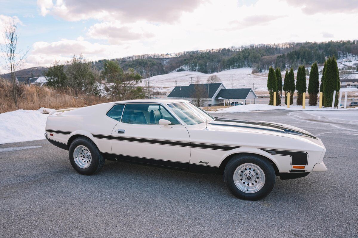 Ford-Mustang-1972-White-Black-50260-19