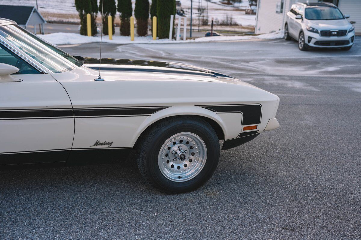 Ford-Mustang-1972-White-Black-50260-21