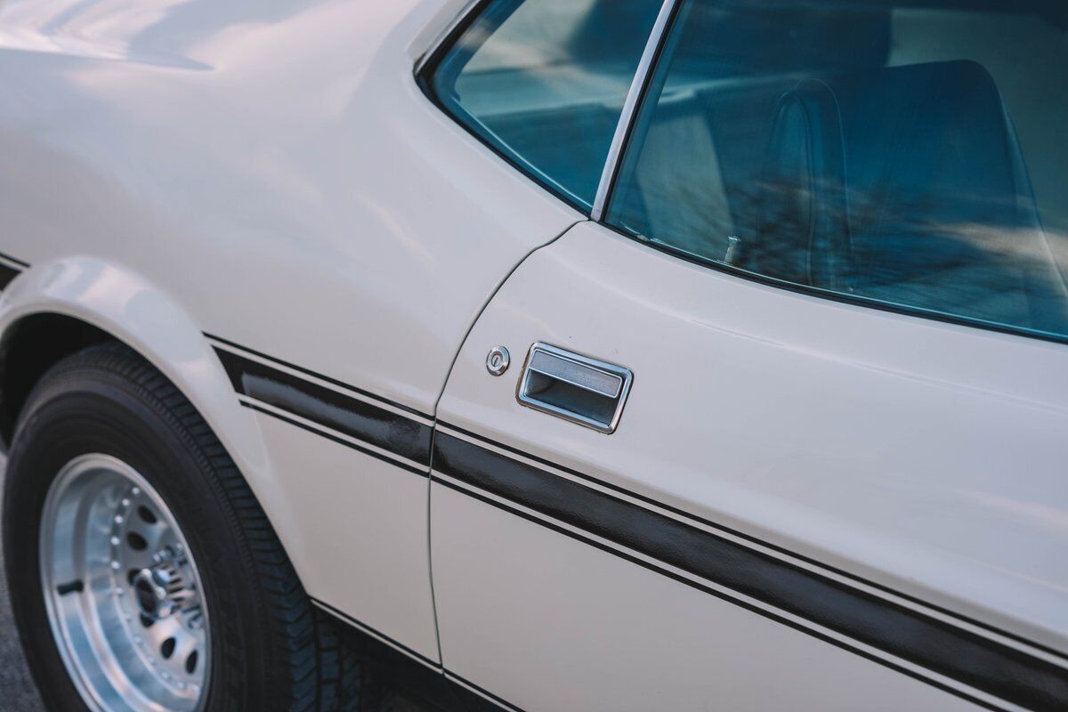 Ford-Mustang-1972-White-Black-50260-22