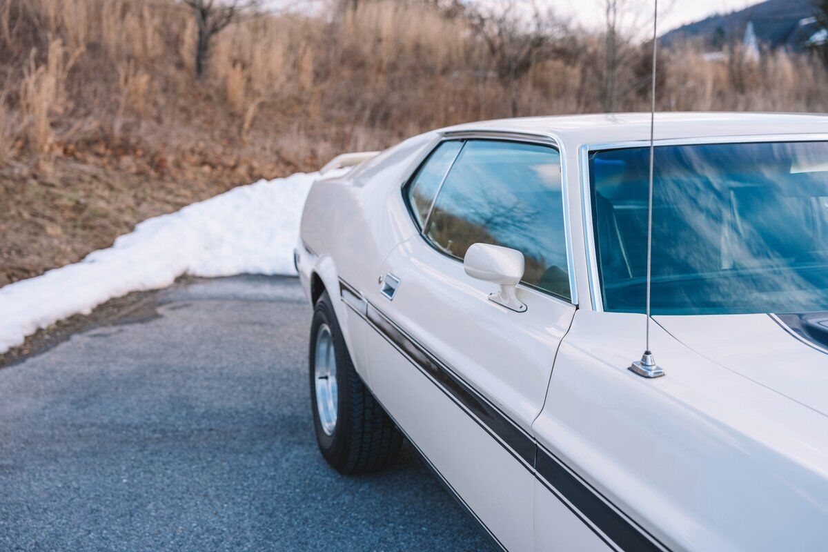 Ford-Mustang-1972-White-Black-50260-24