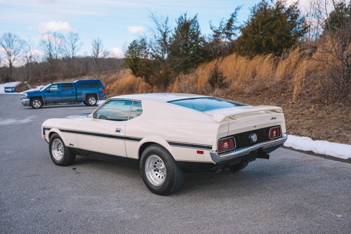 Ford-Mustang-1972-White-Black-50260-4