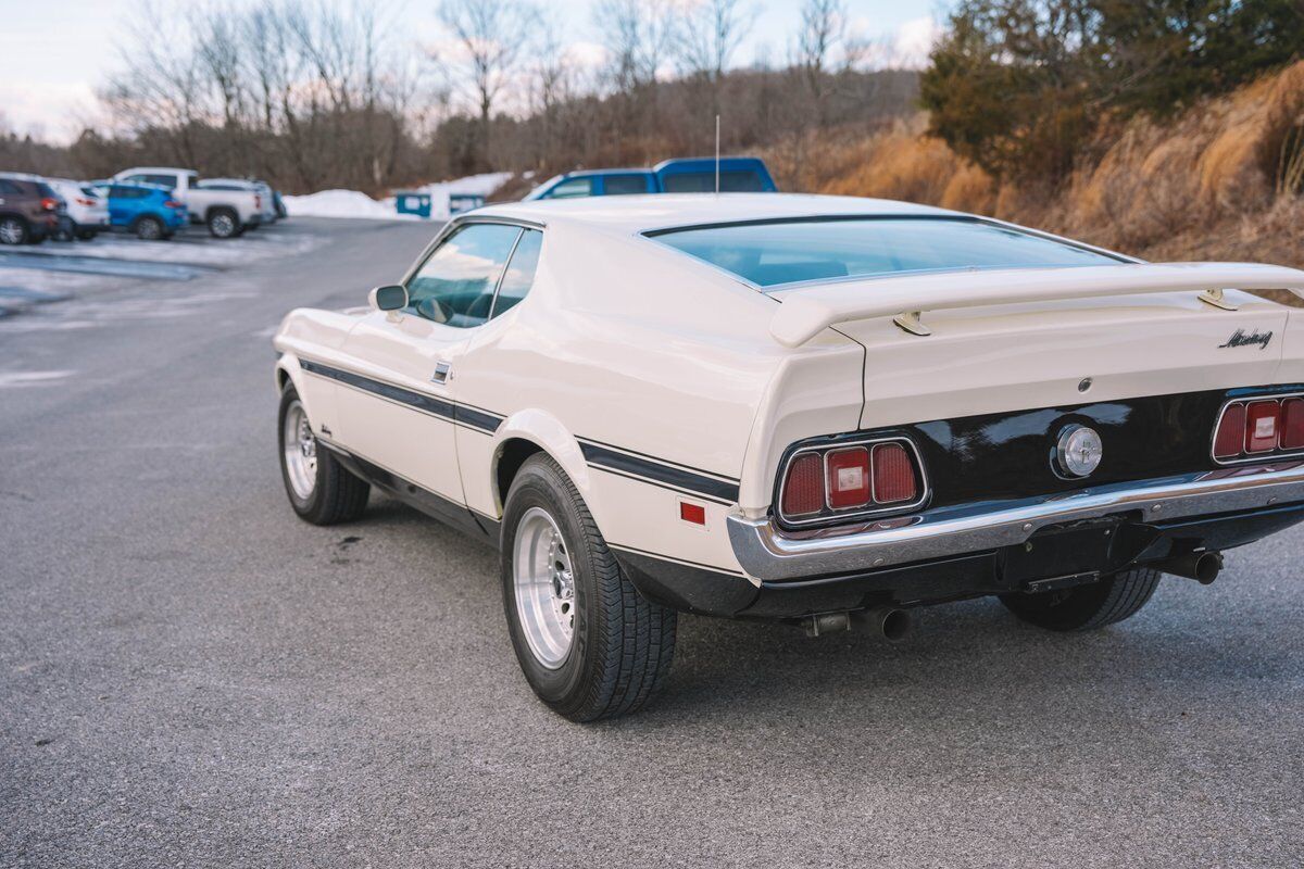 Ford-Mustang-1972-White-Black-50260-7