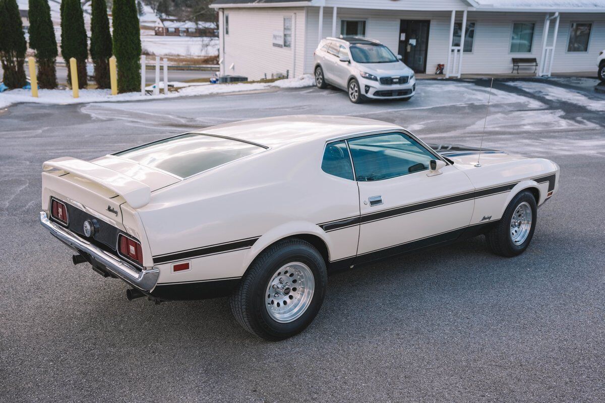 Ford-Mustang-1972-White-Black-50260-9