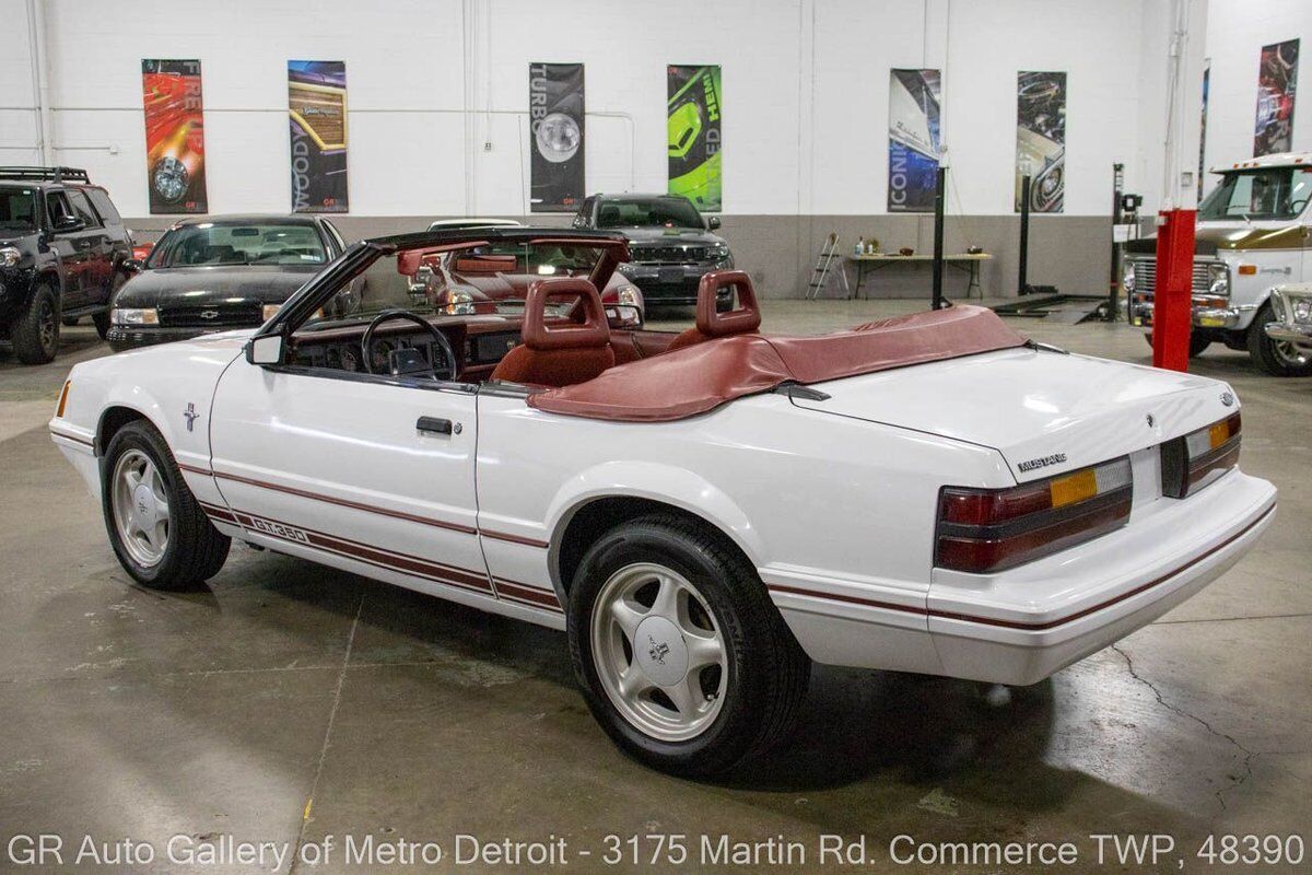 Ford-Mustang-1984-White-Red-86214-3