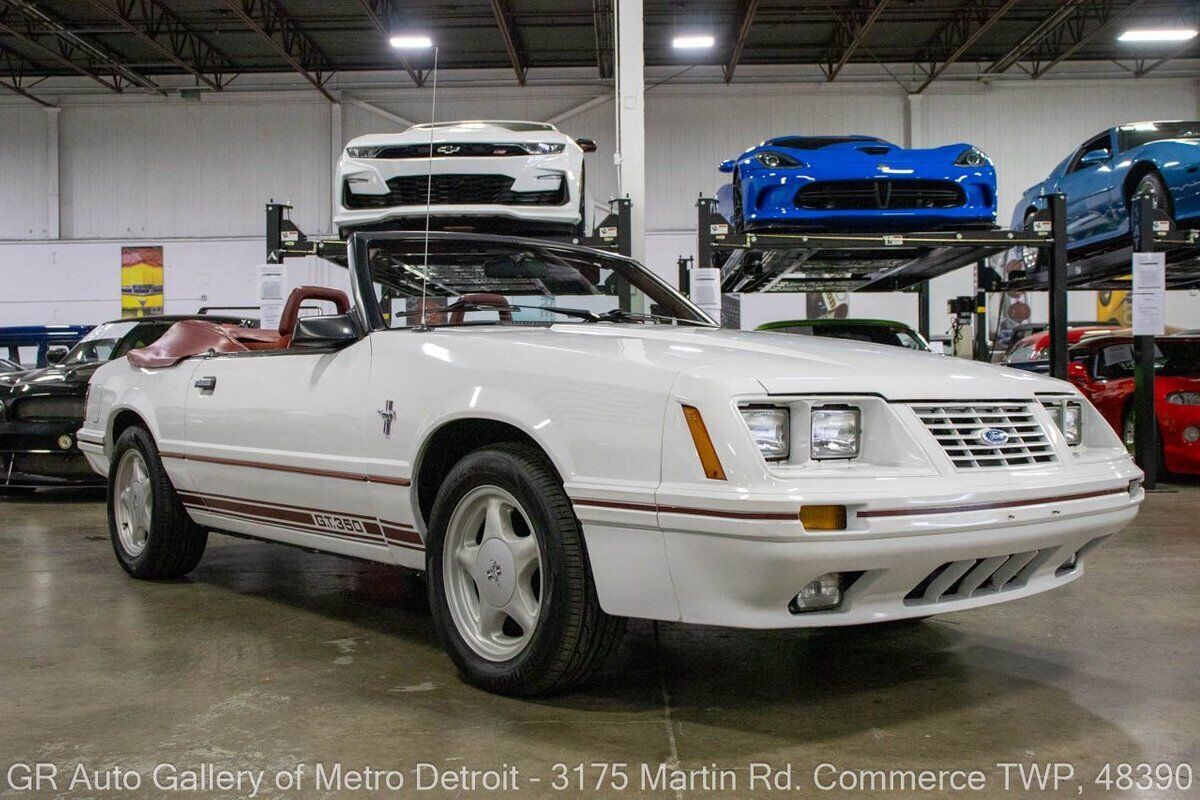 Ford-Mustang-1984-White-Red-86214-9