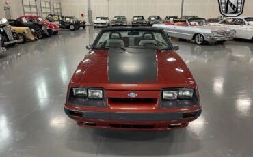 Ford-Mustang-1985-Red-Black-160744-2