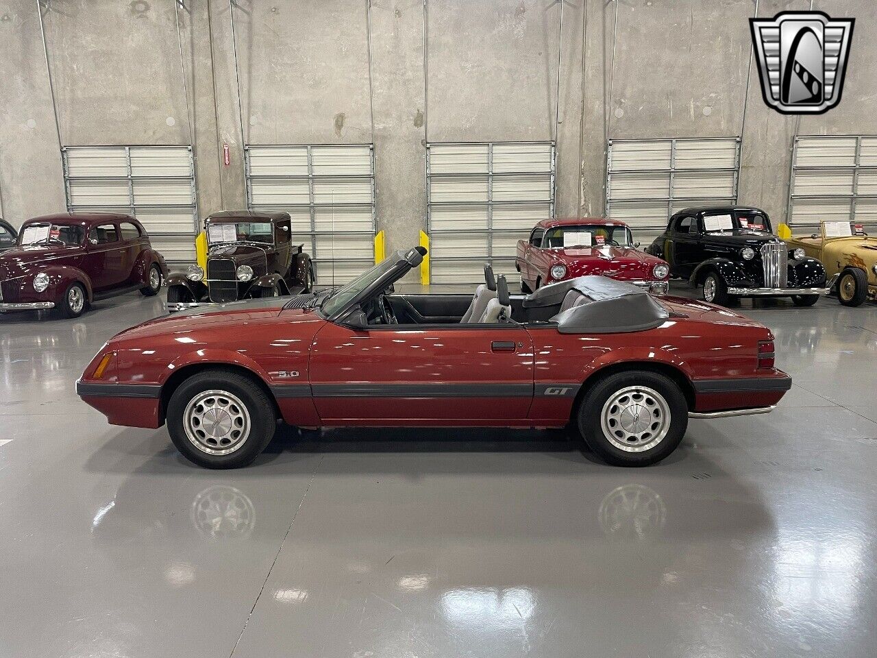 Ford-Mustang-1985-Red-Black-160744-3