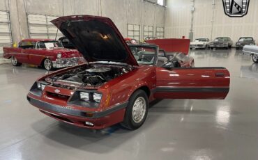 Ford-Mustang-1985-Red-Black-160744-8