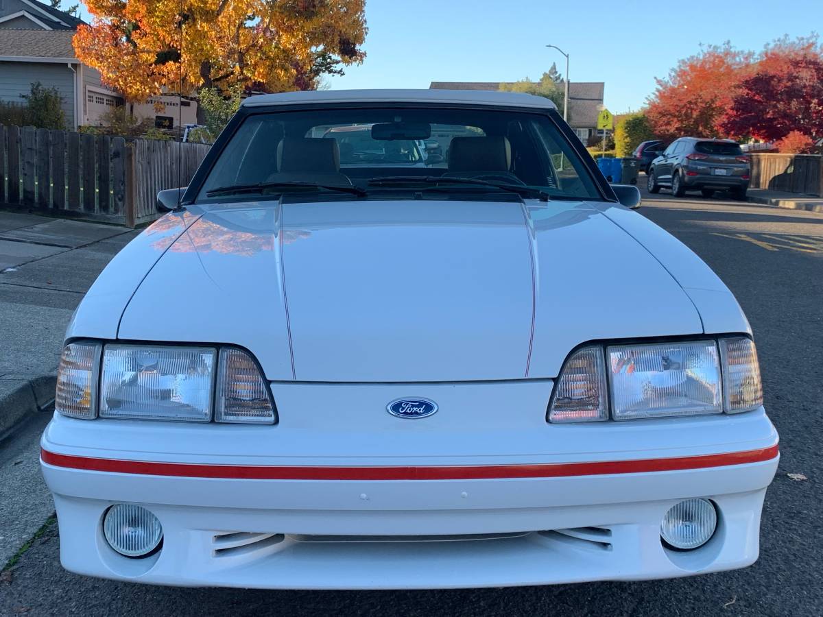 Ford-Mustang-1987-white-46784-2