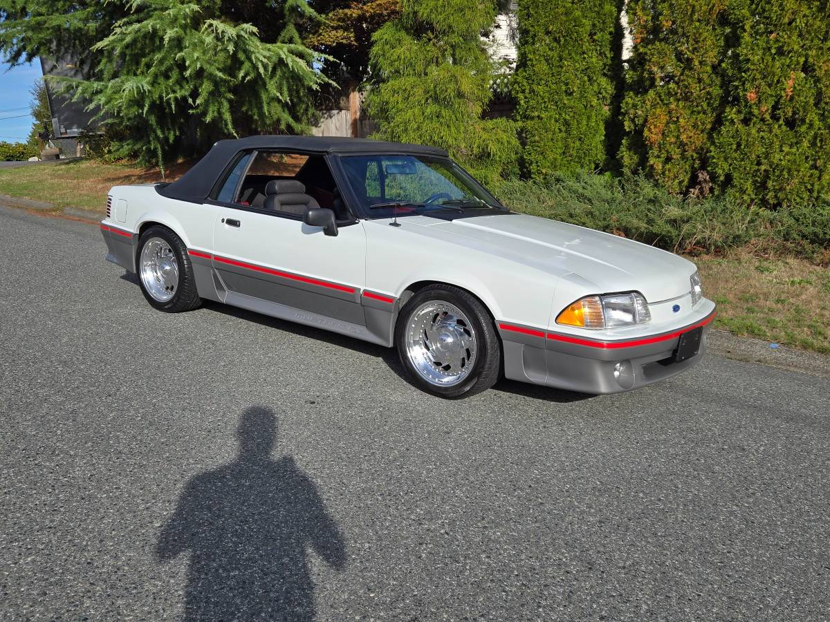 Ford-Mustang-1988-white-136794-2