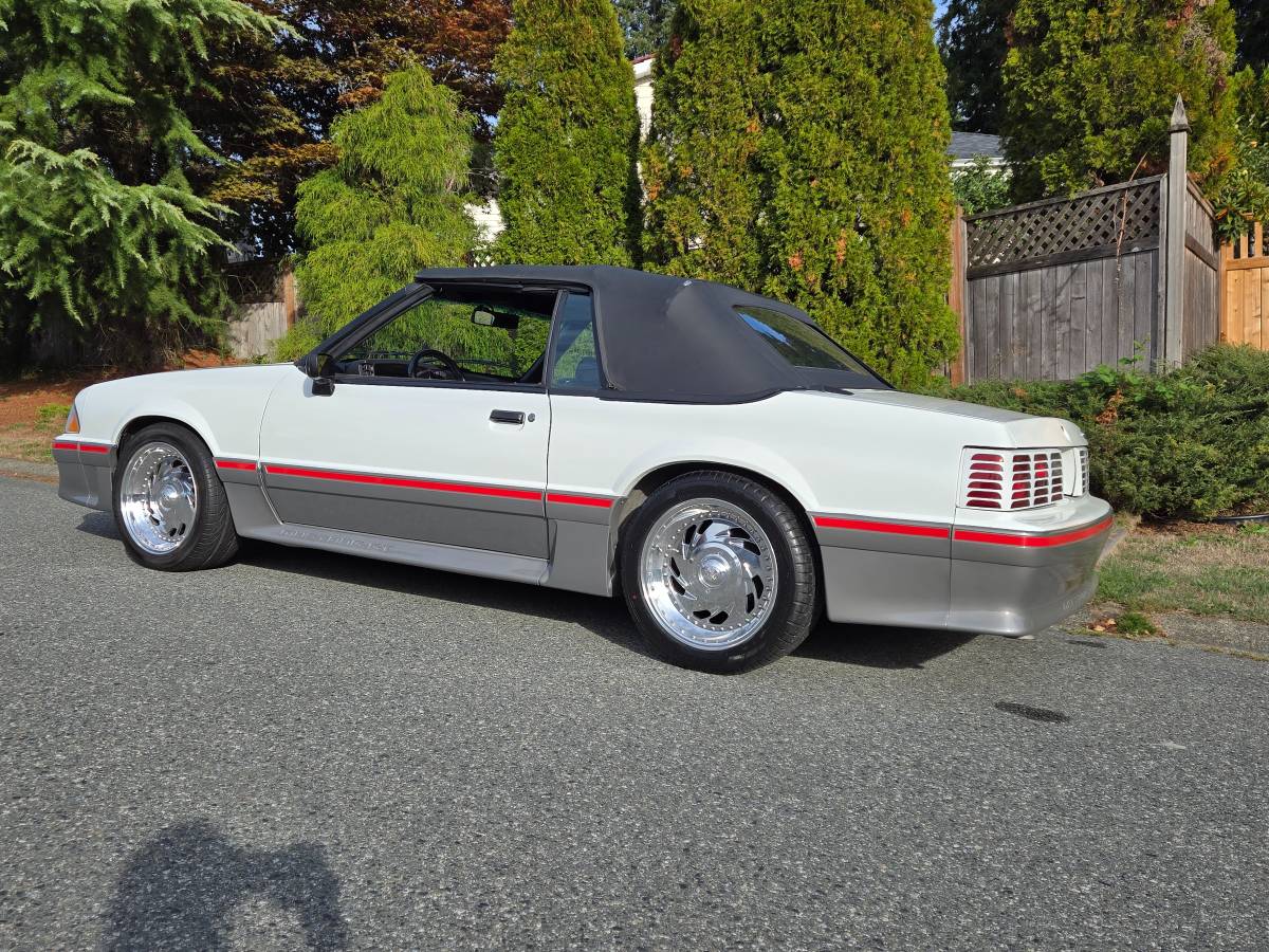 Ford-Mustang-1988-white-136794-3