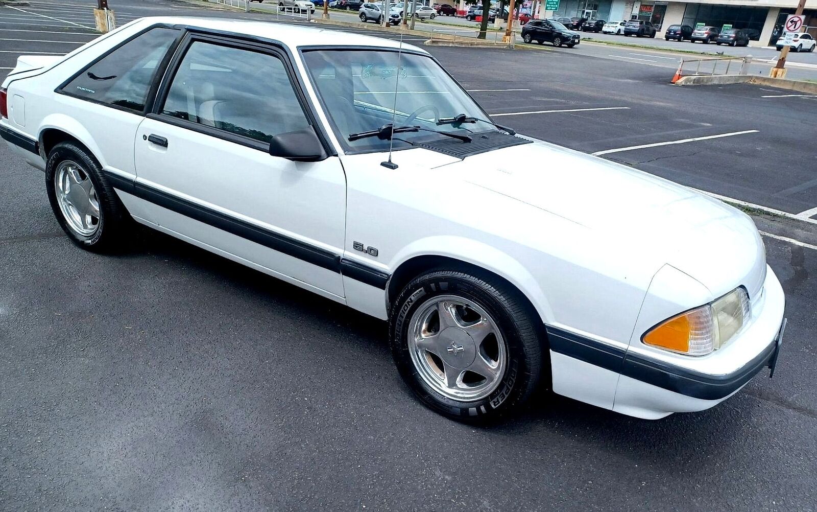 Ford-Mustang-1990-White-Gray-77743-2