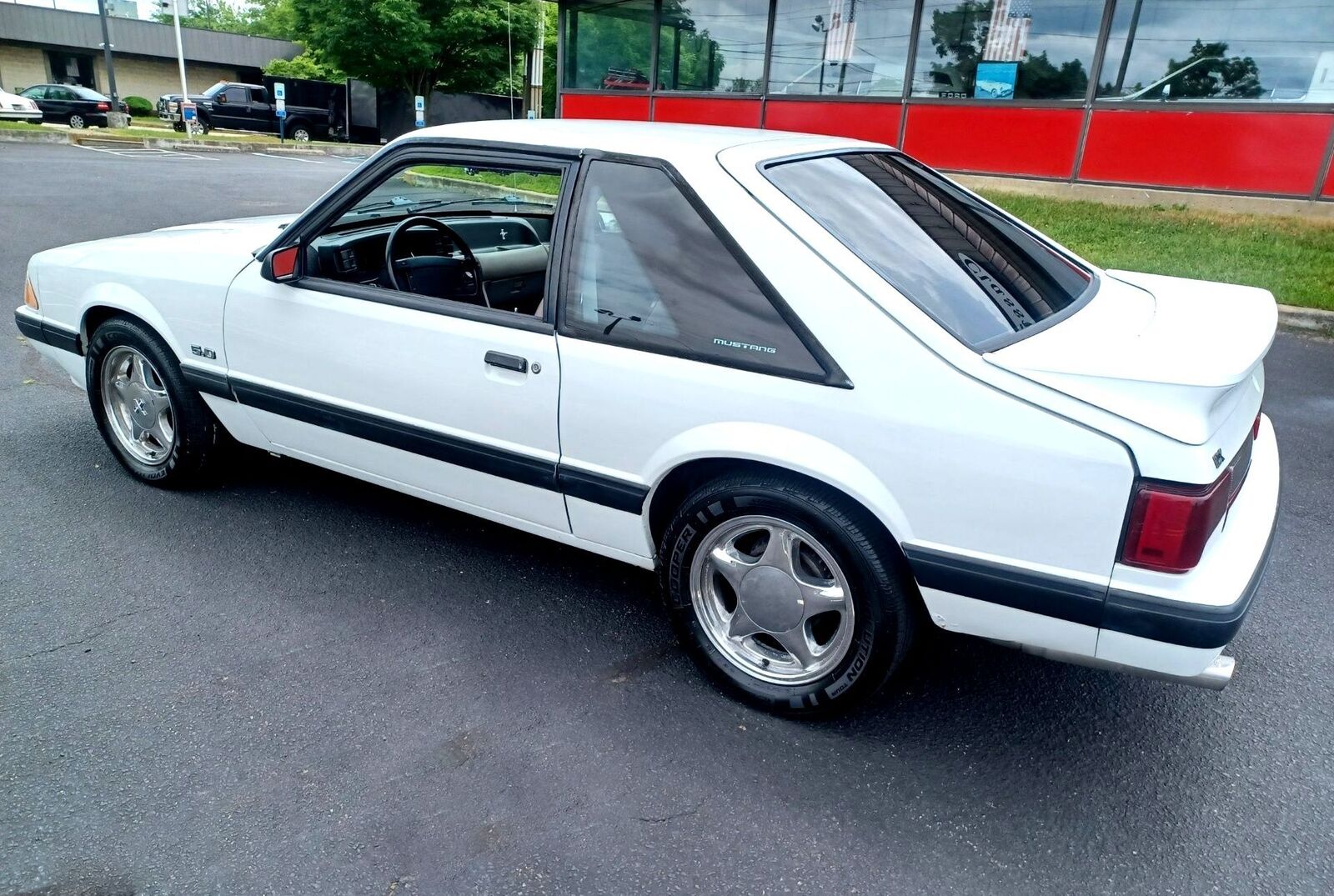 Ford-Mustang-1990-White-Gray-77743-5