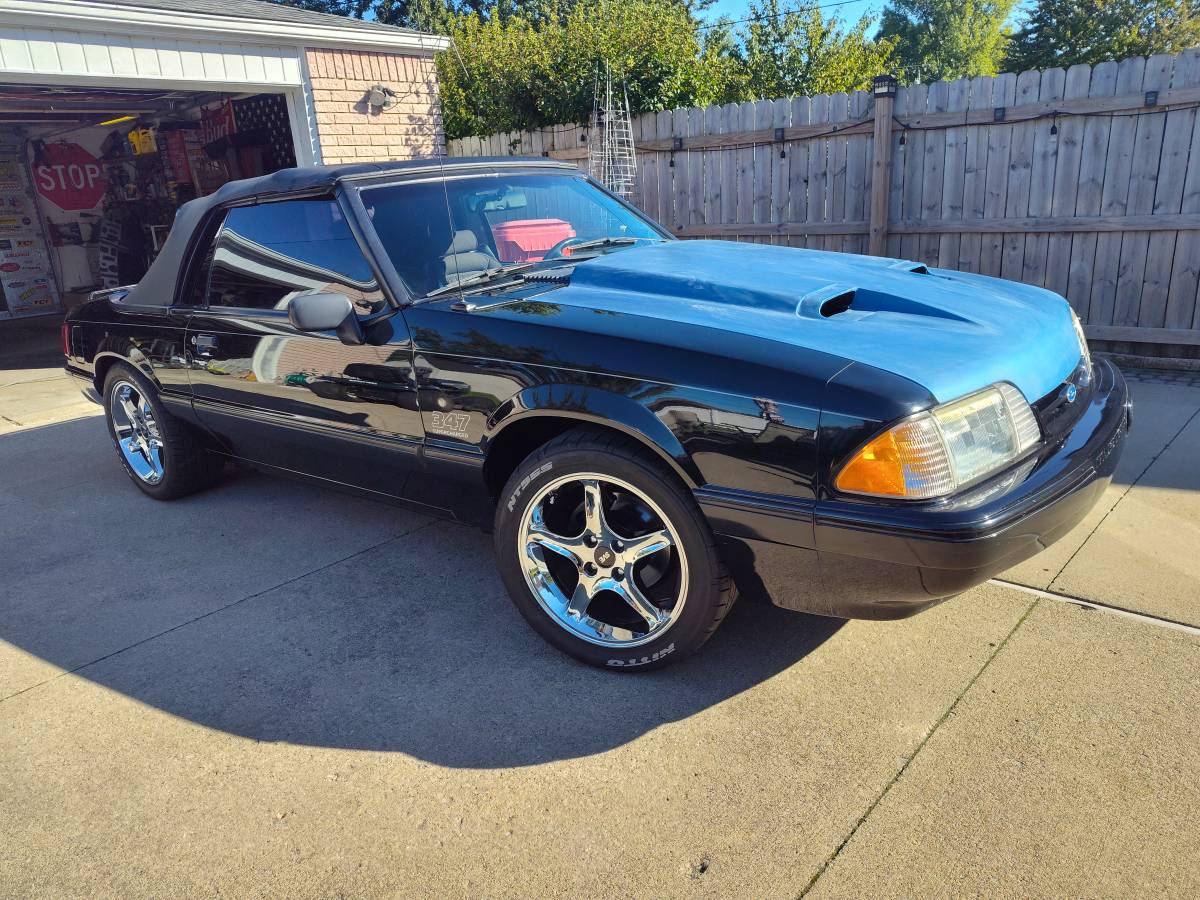 Ford-Mustang-1990-black-128747-1