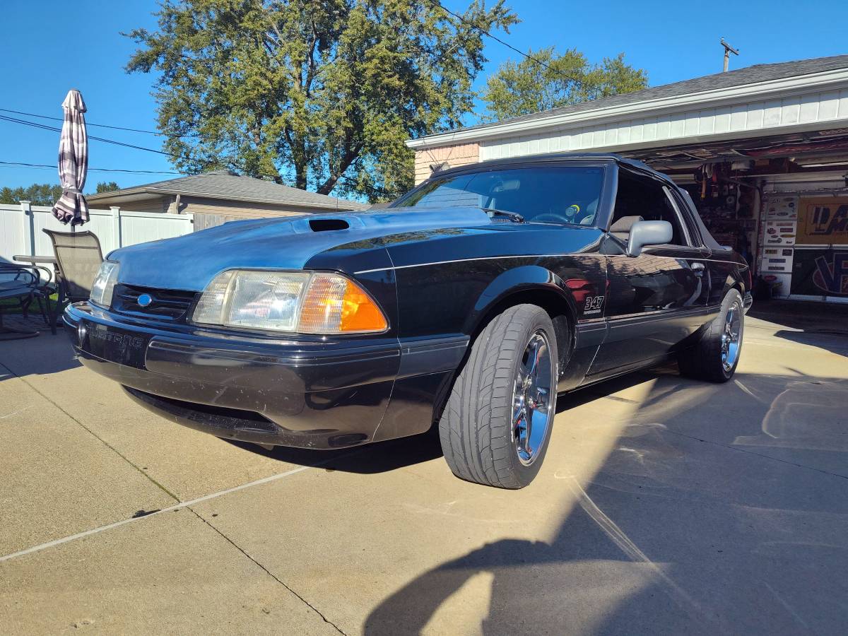 Ford-Mustang-1990-black-128747-2