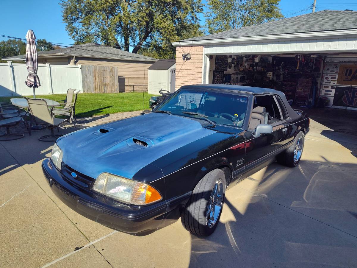 Ford-Mustang-1990-black-128747-3