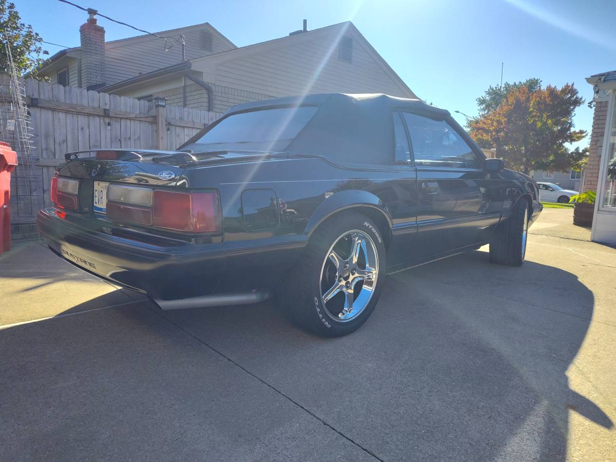 Ford-Mustang-1990-black-128747-7