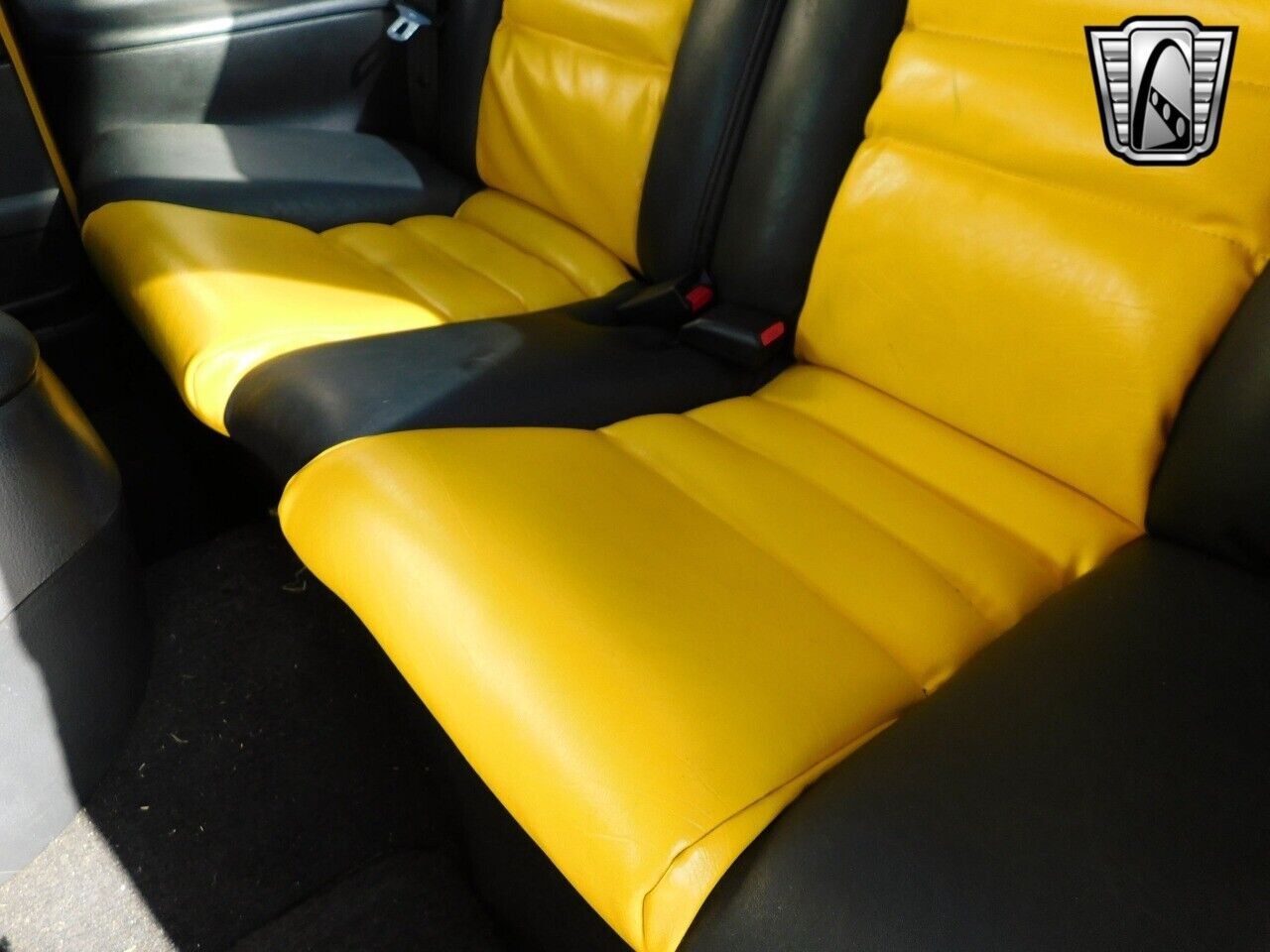 Ford-Mustang-1995-Yellow-Black-174335-10