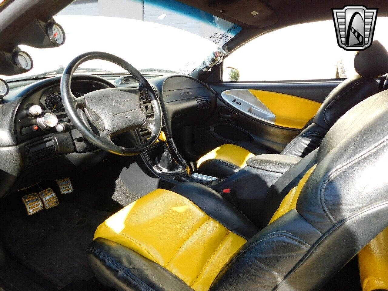 Ford-Mustang-1995-Yellow-Black-174335-7