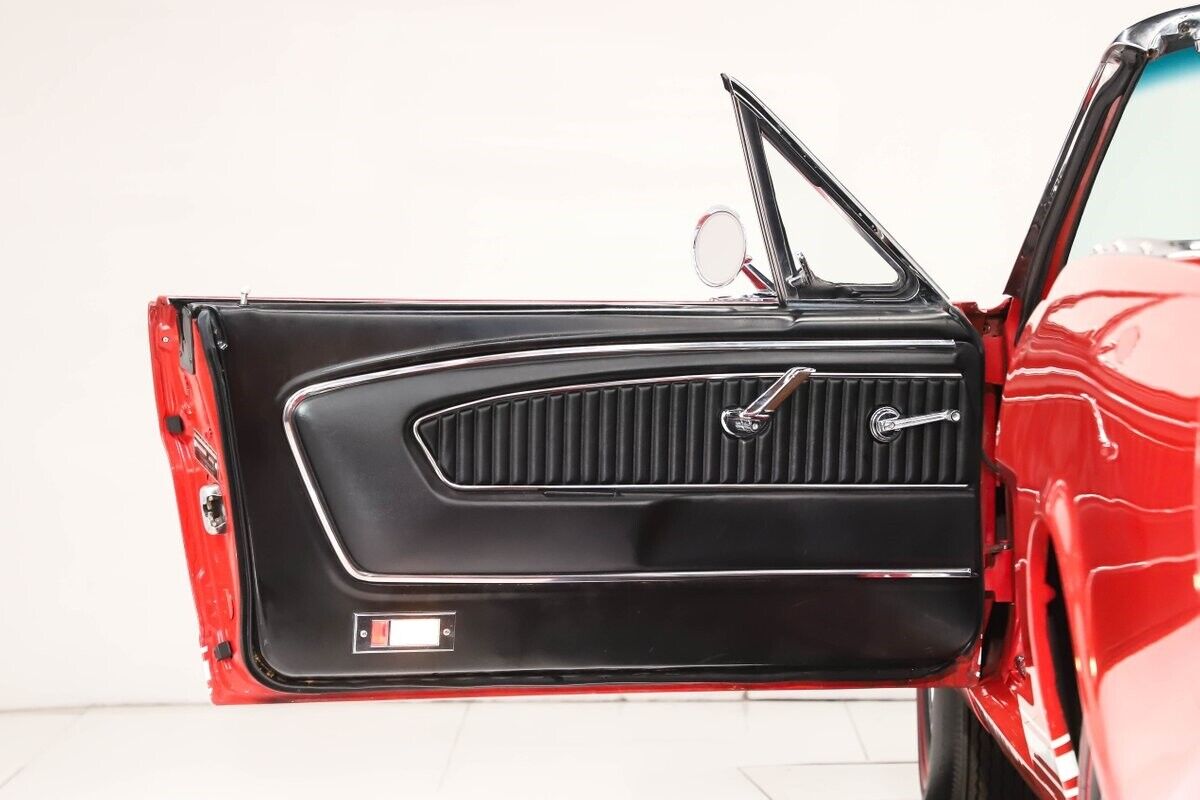 Ford-Mustang-Cabriolet-1965-Red-Black-0-6