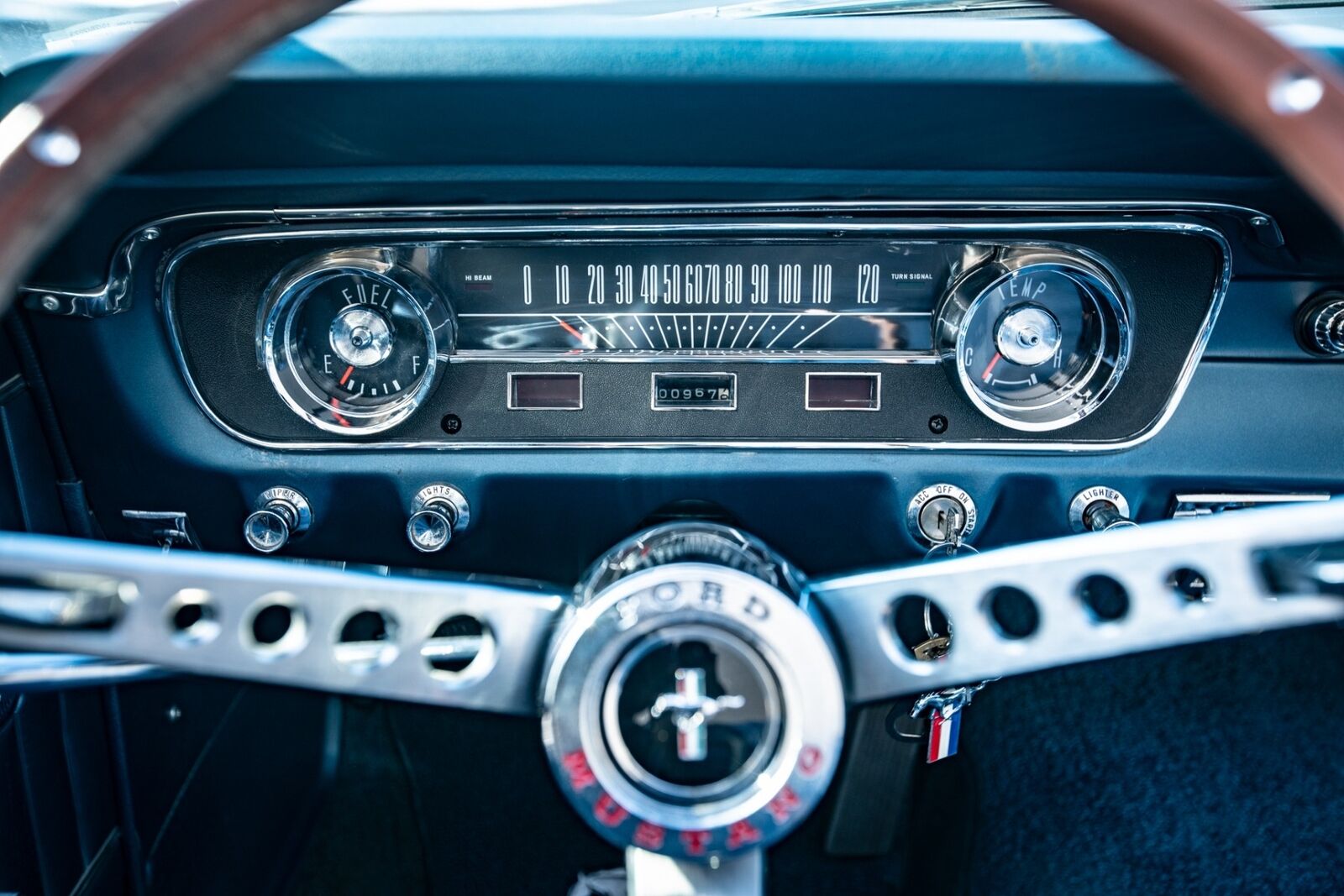 Ford-Mustang-Cabriolet-1965-White-Blue-162491-11