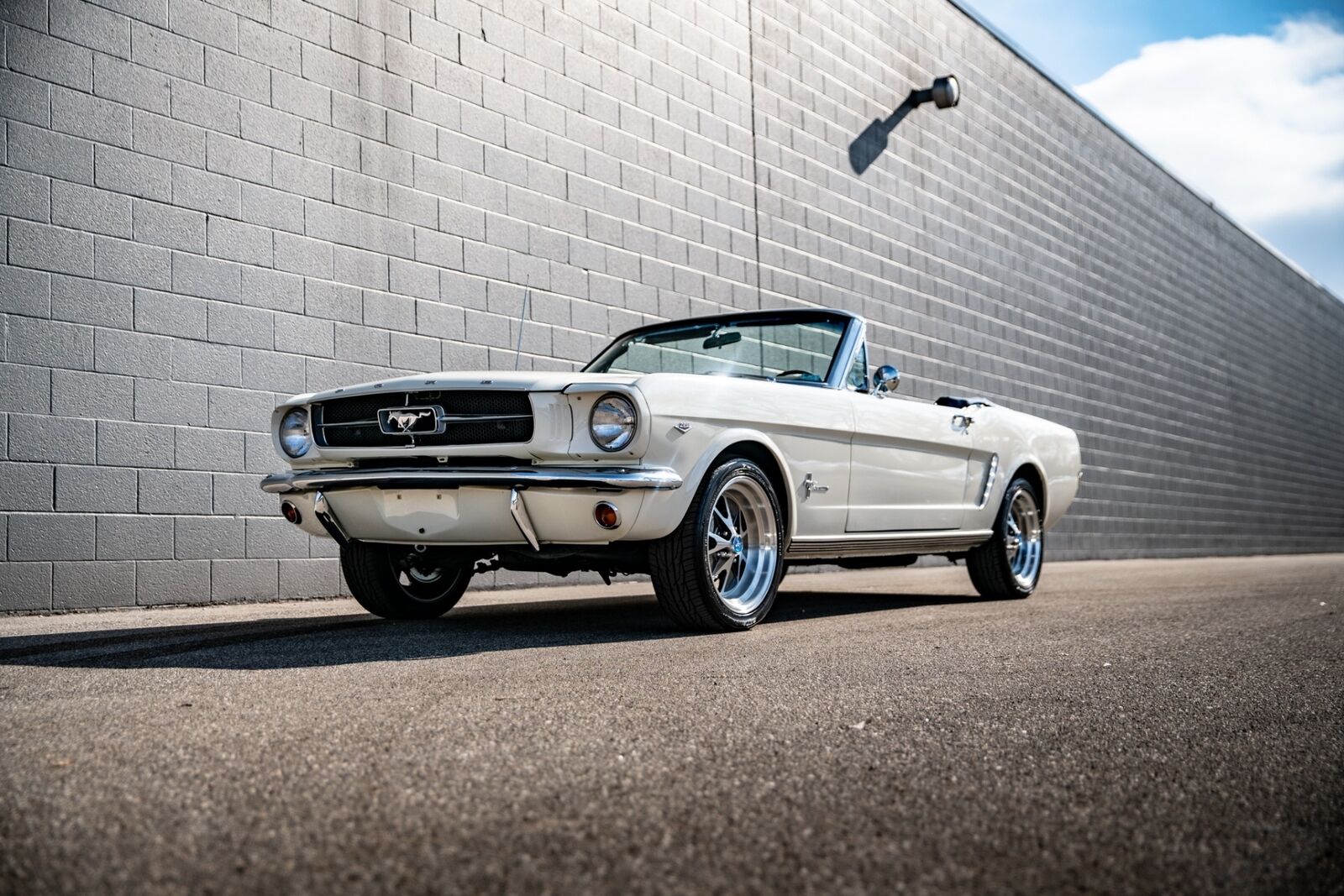 Ford-Mustang-Cabriolet-1965-White-Blue-162491-2