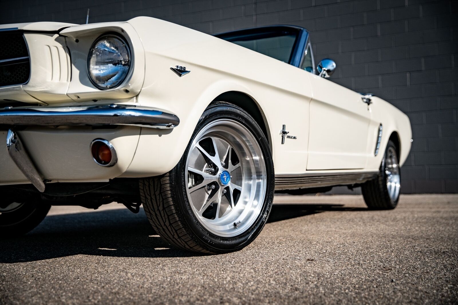 Ford-Mustang-Cabriolet-1965-White-Blue-162491-6